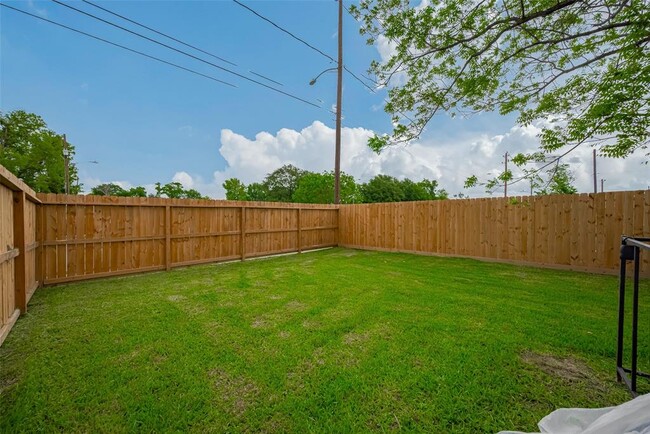 Building Photo - 7546 Charlie St