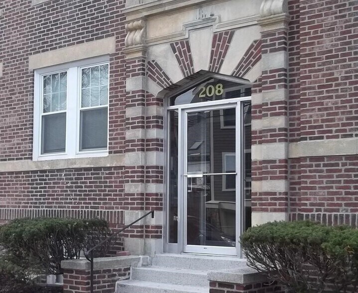 Primary Photo - 209 Fuller St