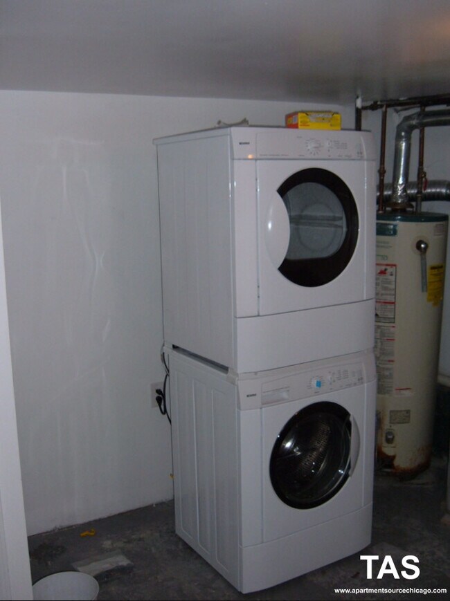 Building Photo - 3735 N Christiana Ave