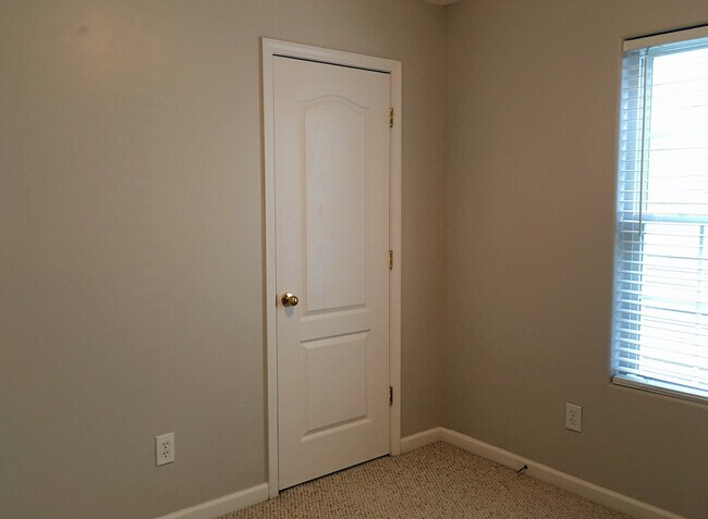 Building Photo - 121 Blue Heron Pl