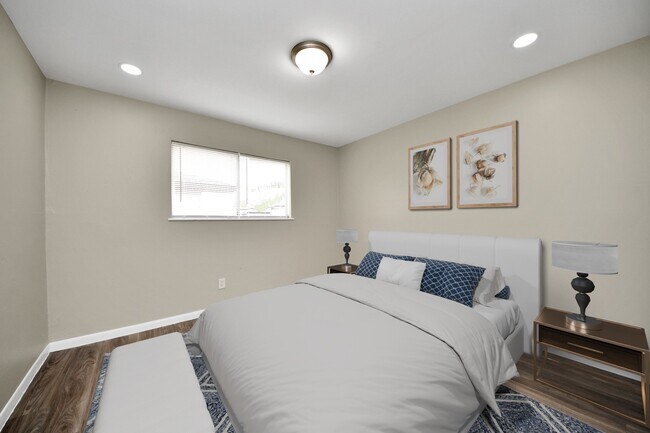 Building Photo - 1736 Crestdale Dr