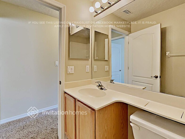 Building Photo - 8071 Kingswood Way