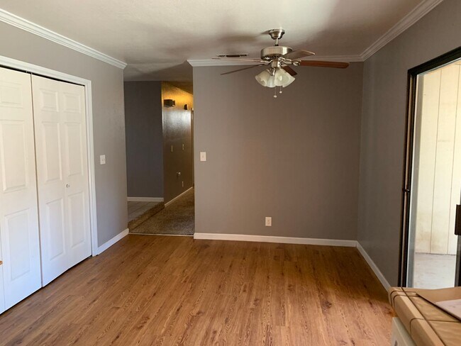 Building Photo - Charming Oakdale Home 3 bedrooms 2 bathrooms