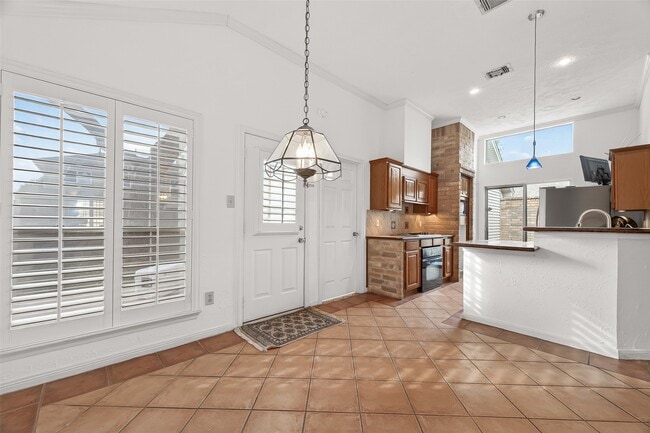 Building Photo - 3306 S Greenpark Dr