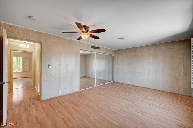 Building Photo - 578 Tam O Shanter