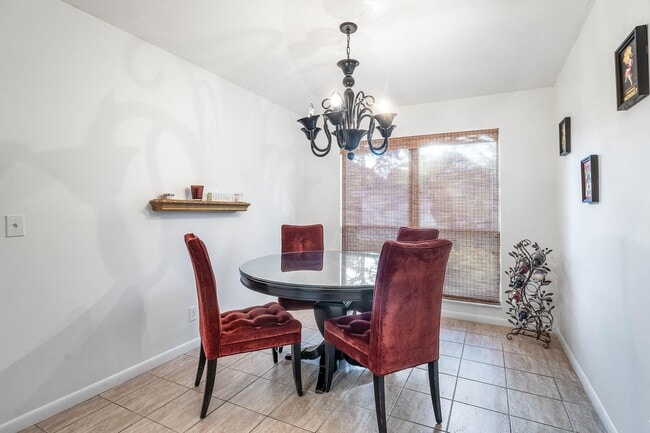 Building Photo - 6403 Eastpointe Pines St