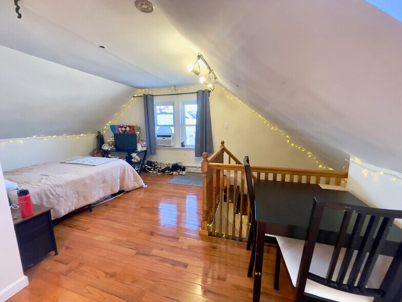 Building Photo - 7 Timon Ave