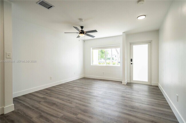 Building Photo - 725 81st St