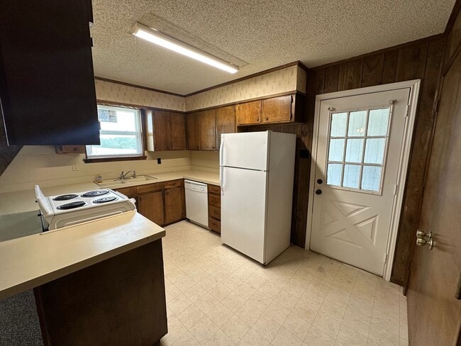 Building Photo - 204 Karem Cir