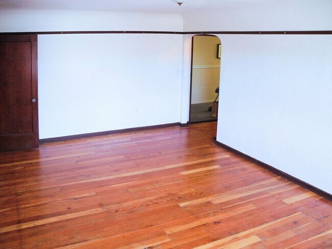 Building Photo - 6209 1/2 15th Ave NW-304