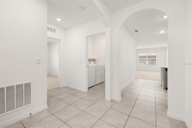 Building Photo - 318 Montgomery Ct