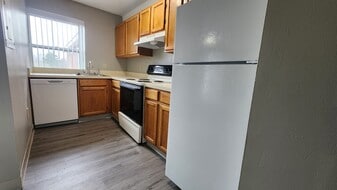 Building Photo - 77 N Point Dr