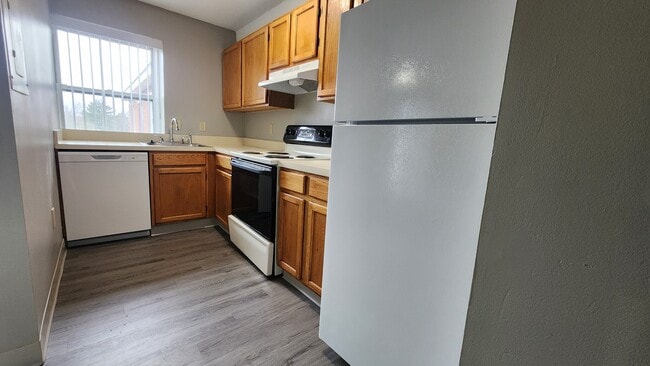 Building Photo - 77 N Point Dr