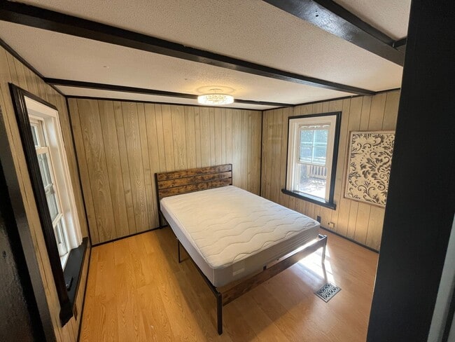 Building Photo - $1500 — 2 BEDROOM 1 BATH — Off Howard Gap Rd