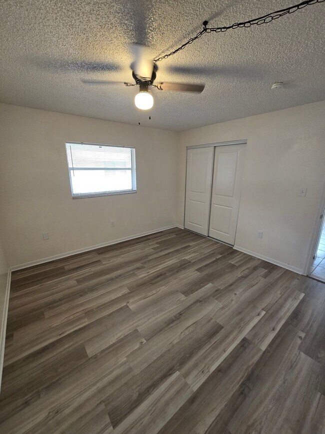 Building Photo - 2 BEDROOM, 1 BATH APARTMENT HOME - PINELLAS PARK