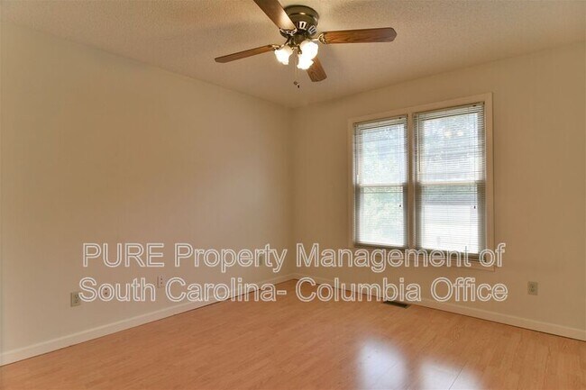 Building Photo - 517 Sparkleberry Ln