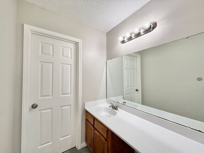 Building Photo - 825 Rawls Dr