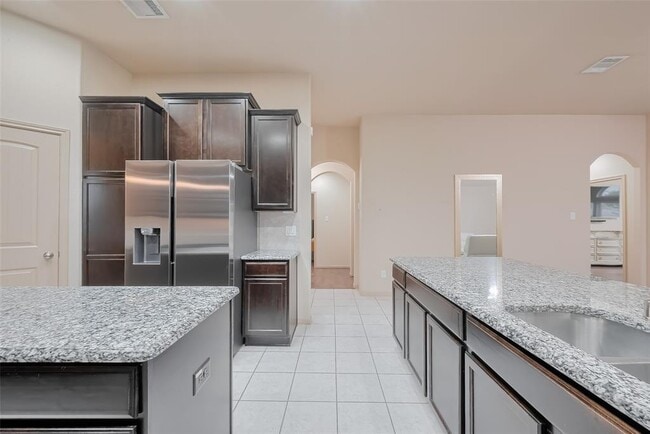 Building Photo - 4410 Fenetre Forest St