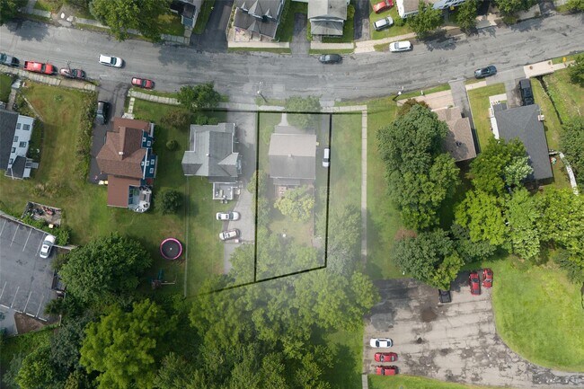 Building Photo - 18 Wheeler Ave