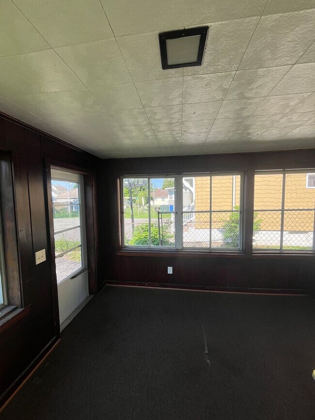 Building Photo - 3 Bed Single Family Home Available - Close to Rochester General