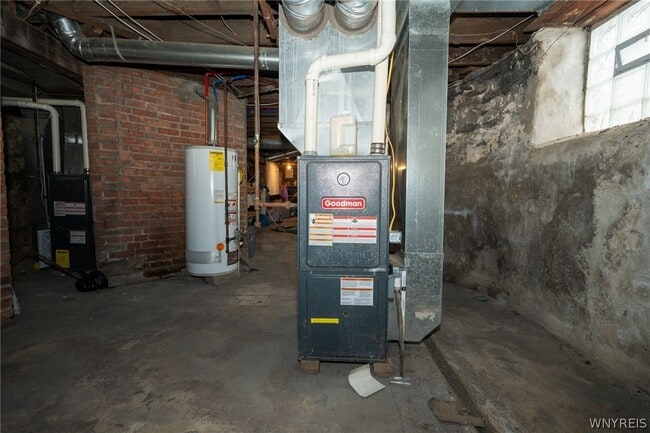 Building Photo - 11 Hoyt St