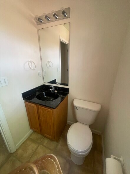 Building Photo - 119 Creekside Dr