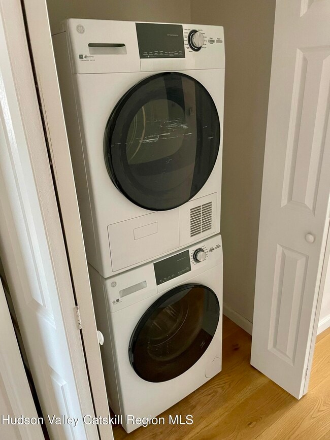 Building Photo - 202 Warren St