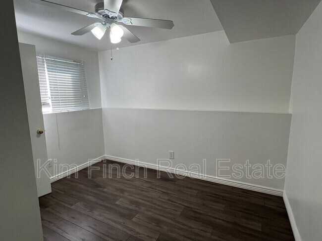 Building Photo - 6099 S Country Hills Drive