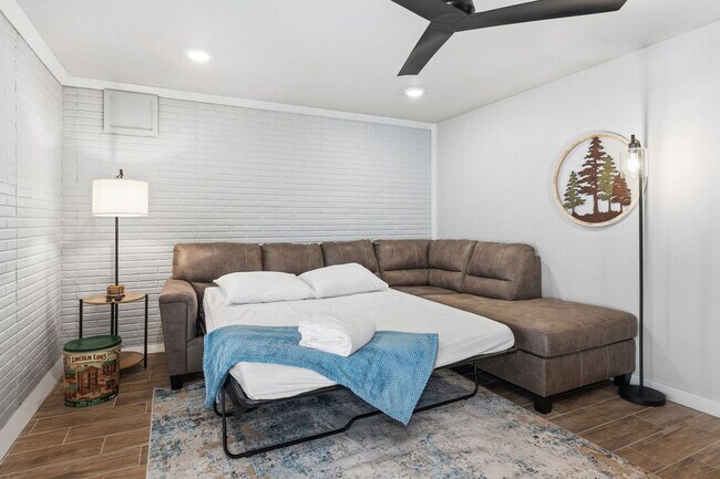 Building Photo - 6 Erith Ln