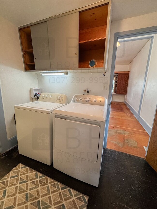 Building Photo - PET FRIENDLY 1 BEDROOM UNIT. INCLUDES UTILITIES AND STORAGE