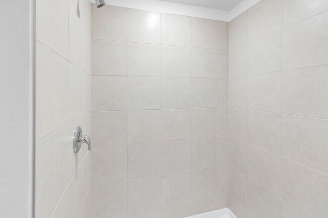 Building Photo - 4 Bedroom 2 Bath Home