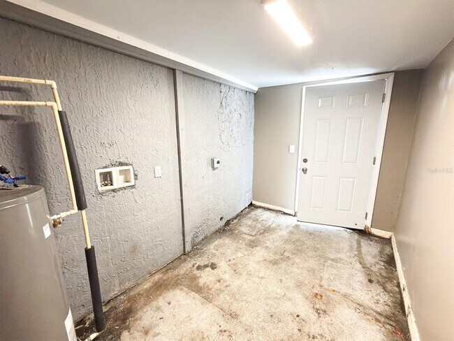 Building Photo - 2882 S Sanford Ave