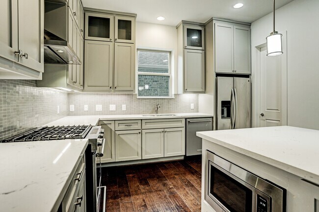 Building Photo - 1402 Eberhard St