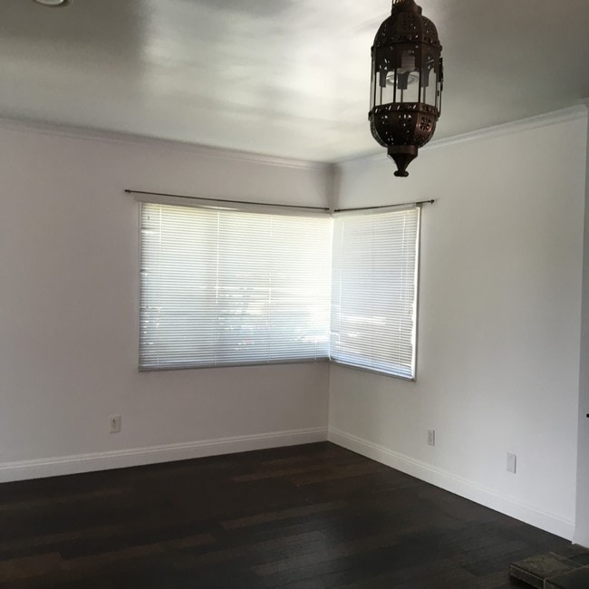 Living Room - 3721 Corinth Ave