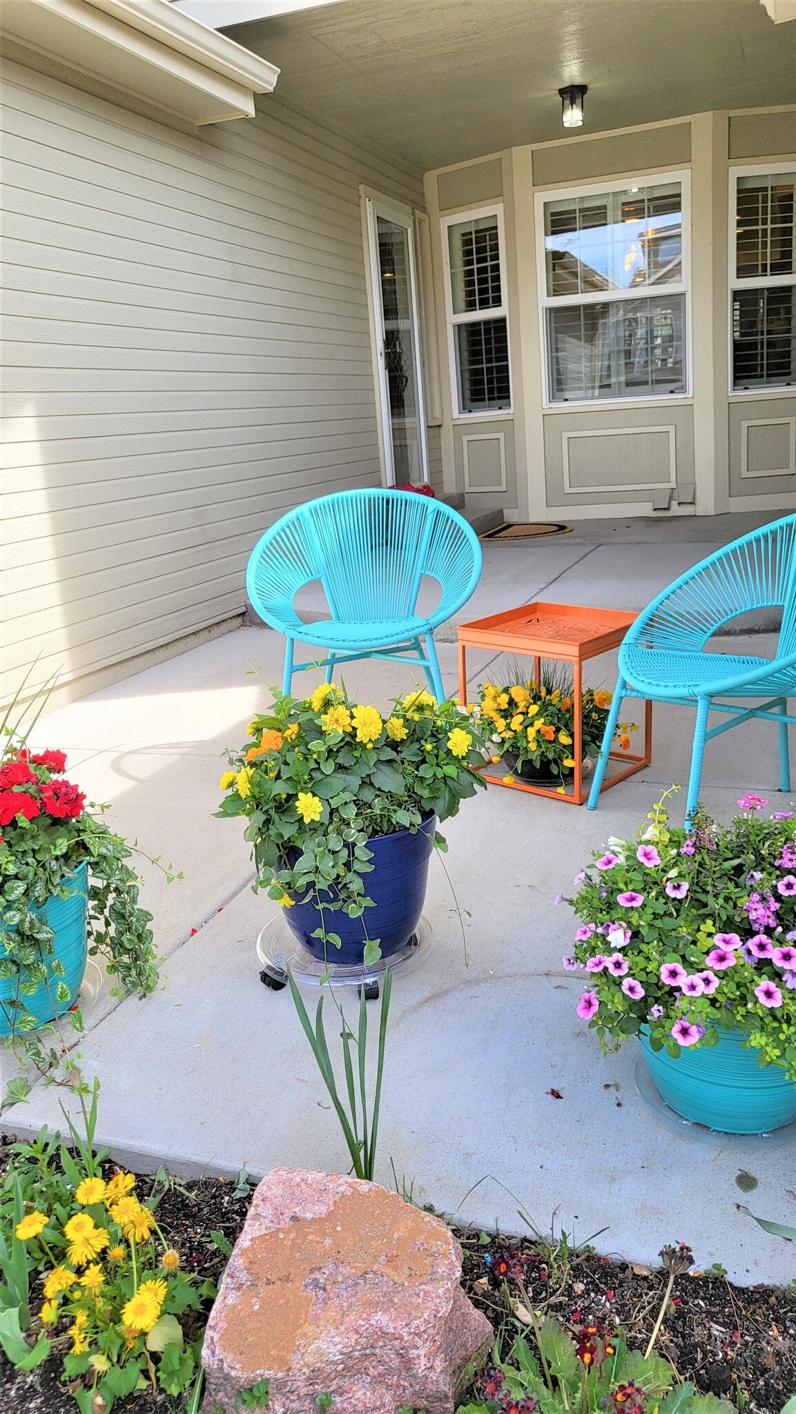 Front Patio - 1518 E Nichols Cir
