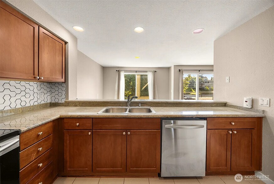 Building Photo - 1311 12th Ave S