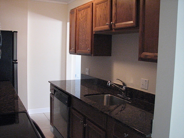 Building Photo - 717 Emma St