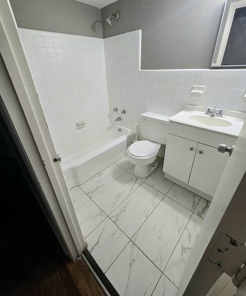 Building Photo - 5720-5722 Thekla Ave