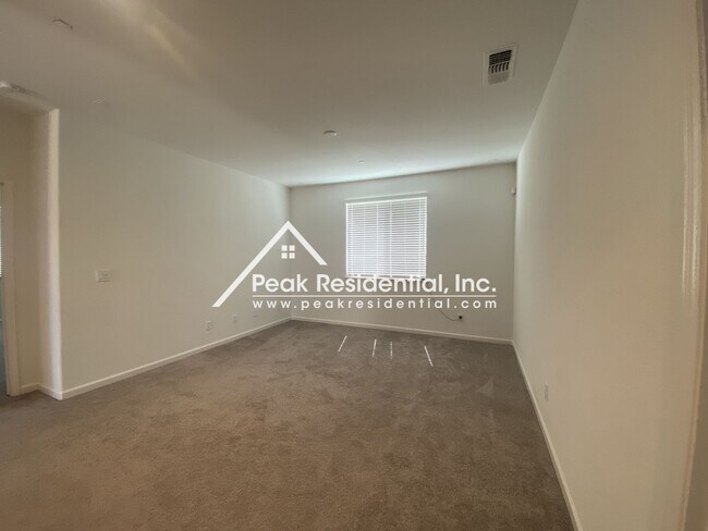 Building Photo - Updated 4bd/3ba Folsom Home with 2 Car Garage