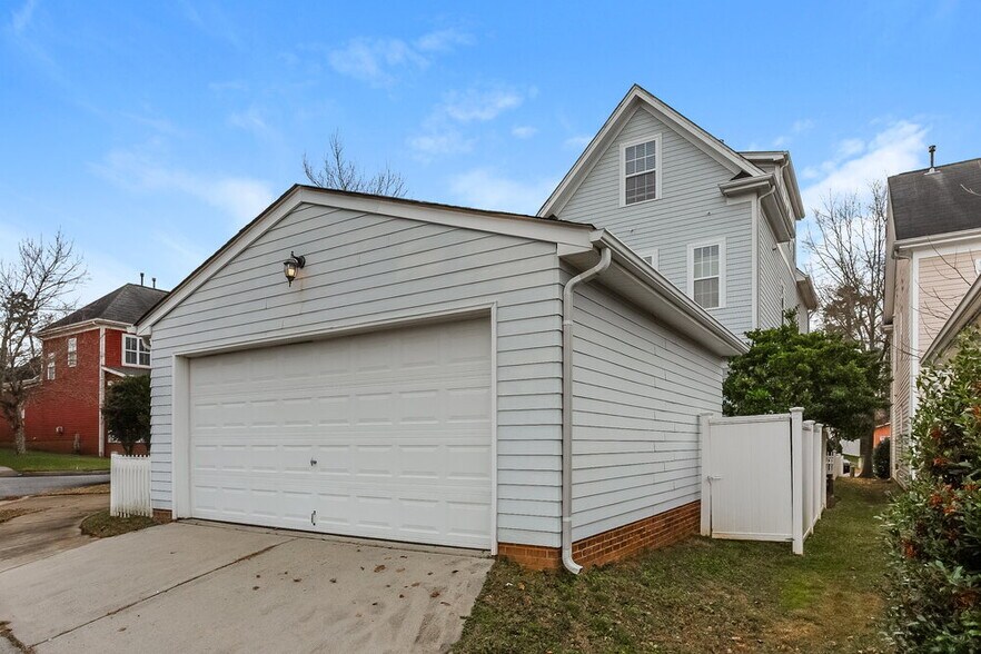 Building Photo - 13804 Connell Green Dr