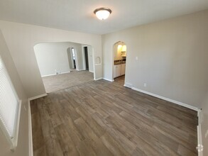 Building Photo - Two Bedroom with rear sun room bonus room,...