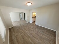 Building Photo - Two Bedroom with rear sun room bonus room,...