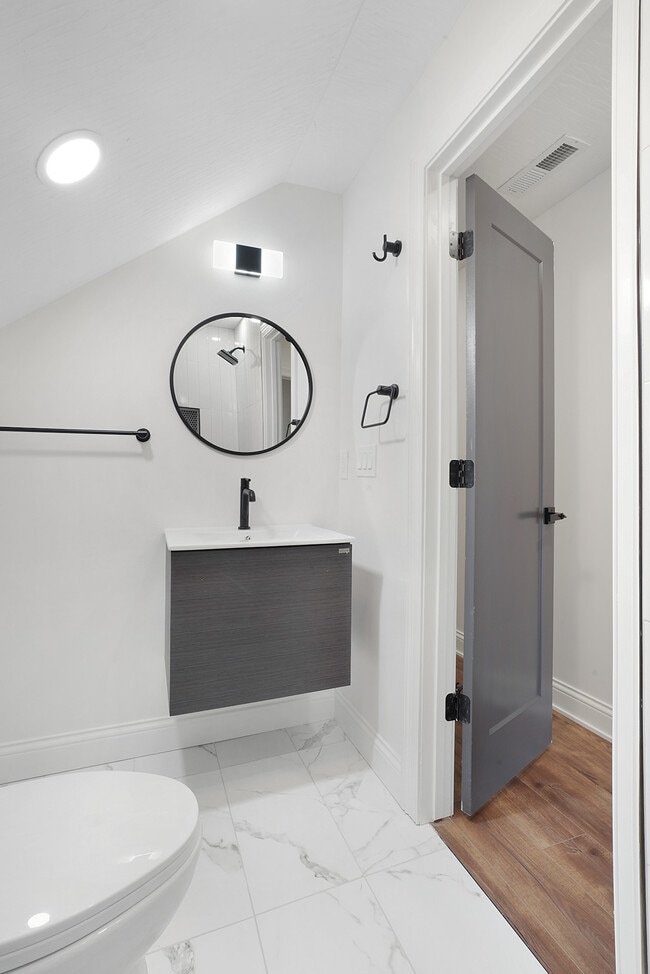 Third floor bathroom - 618 S Ohio Ave