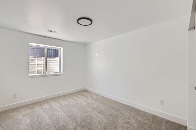 Building Photo - Renovated Duplex with Private Entrance