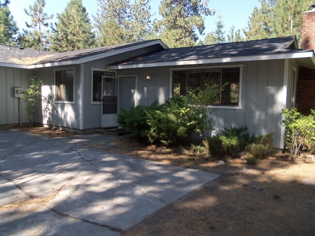 Building Photo - $750 off 1st Month's Rent!!! Charming 3bd/2ba Home!