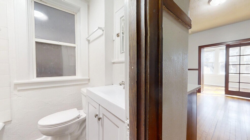 Building Photo - 3704 Fairview Ave