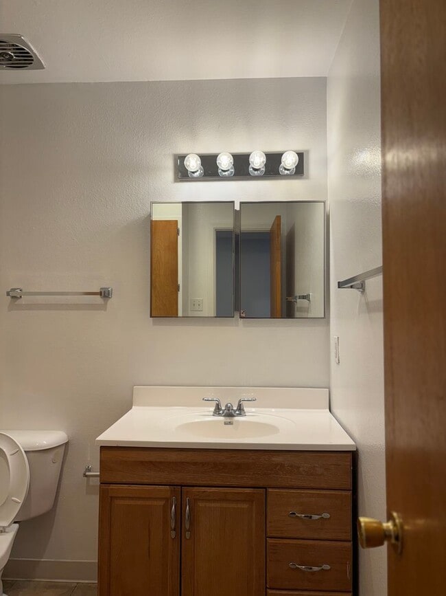 Building Photo - Foothills beauty! Must see!