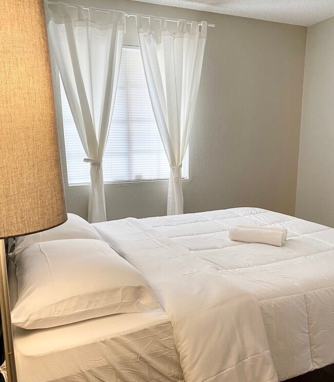 Building Photo - 211 Mission Laguna Ln