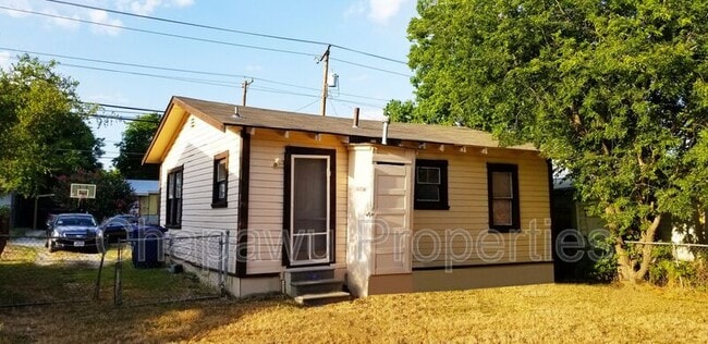 Building Photo - 414 Rotary