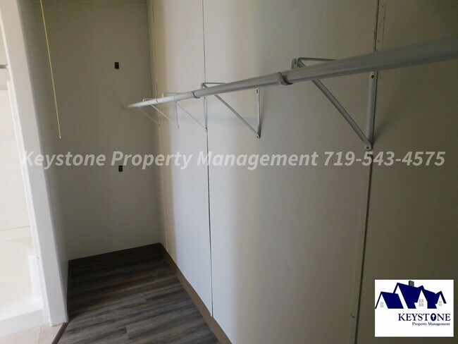 Building Photo - 710 S Walton Dr